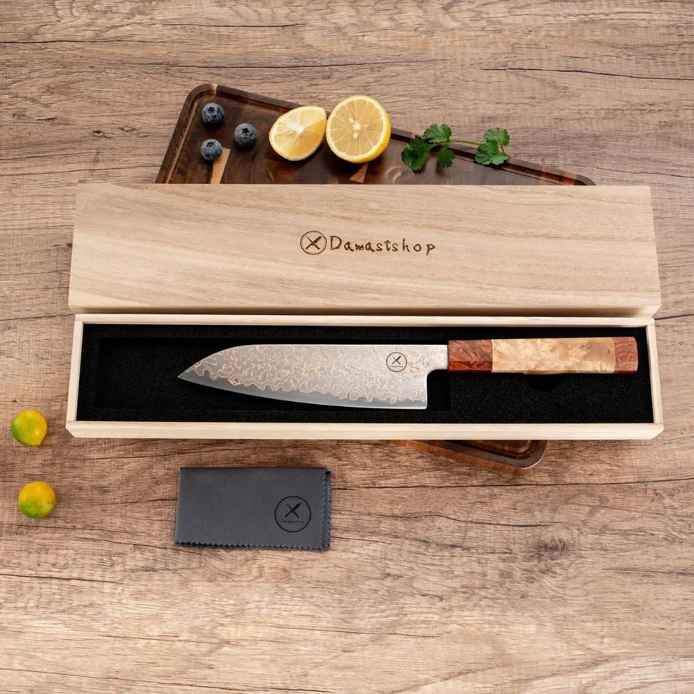 Dreifarbiges Kupfer-Damast Santoku Bergahorn und Padauk Wurzelholz damastop.shop - Damastshop